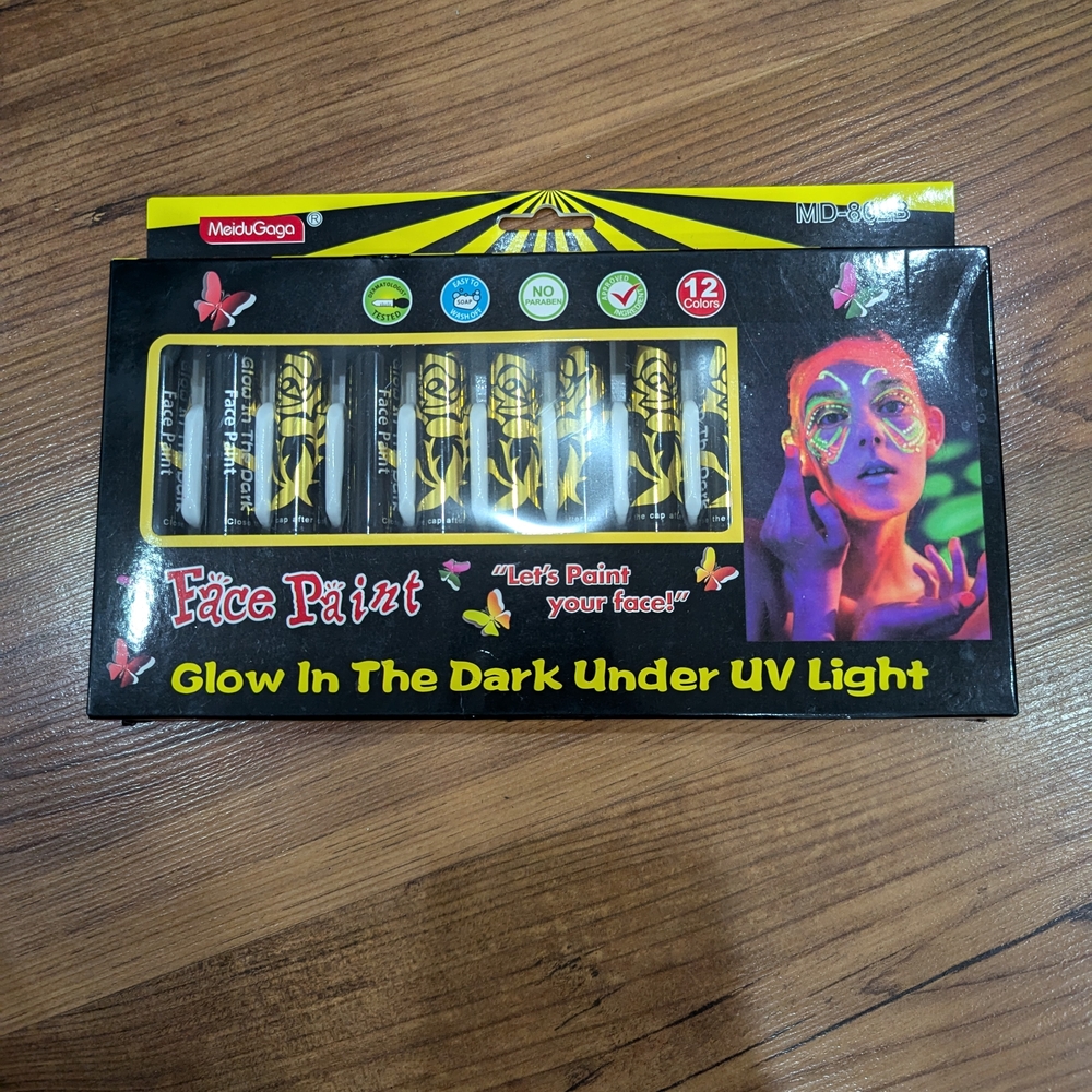 New MeikGaga Glow in the Dark Face Paint Set